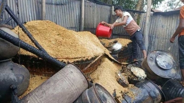 মাদারগঞ্জে বসতবাড়িতে ভয়াবহ আগুন, নিঃস্ব কলেজ কর্মচারী