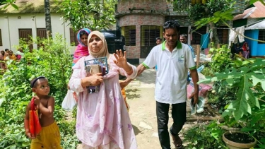 জামালপুরে জমি লিখে না দেয়ায় মাকে ঘরছাড়া করলো পাষণ্ড ছেলে!
