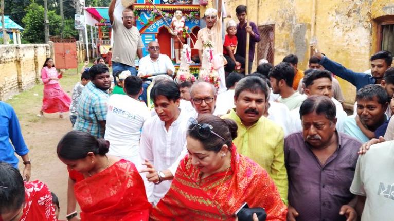 ফরিদপুরে উল্টো রথযাত্রা উপলক্ষে বর্ণাঢ্য শোভাযাত্রায় এমপি চৌধুরী নায়াব ইউসুফ