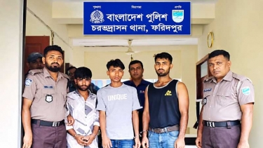 চরভদ্রাসনে ইয়াবা সেবনের অভিযোগে গ্রেফতার ৩