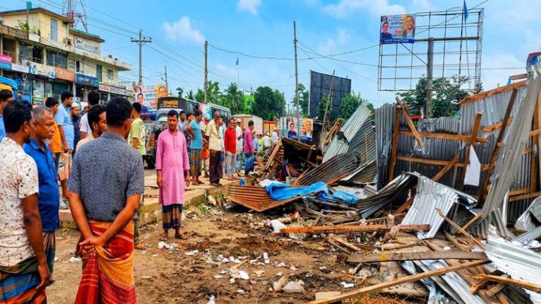 কালকিনিতে ভূরঘাটা পৌর বাস টার্মিনাল এলাকার অবৈধ স্থাপনা উচ্ছেদ