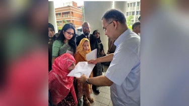 প্রতিবন্ধী ৩ ব্যক্তির হাতে নিয়োগপত্র তুলে দিলেন প্রধানমন্ত্রী