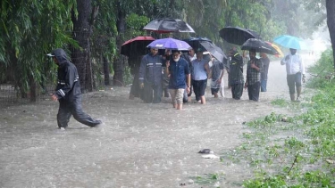 পানি না নামা পর্যন্ত চট্টগ্রাম-কক্সবাজার রেল চলাচল বন্ধ থাকবে