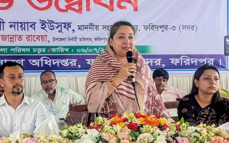 ফরিদপুর সদরে ক্ষুদ্র ও প্রান্তিক কৃষকদের মাঝে বিনামূল্যে সবজি বীজ ও সার বিতরণ উদ্বোধন