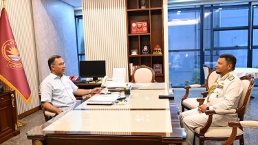 প্রধানমন্ত্রীর সঙ্গে বিদায়ী নৌবাহিনী প্রধানের সাক্ষাৎ