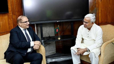 সমাজকল্যাণমন্ত্রীর সঙ্গে পাকিস্তানের হাইকমিশনারের সৌজন্য সাক্ষাৎ