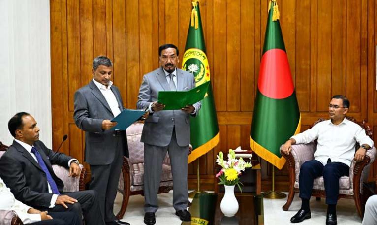 চট্টগ্রাম-২ আসনের সংসদ সদস্য সরোয়ার আলমগীরের শপথ গ্রহণ অনুষ্ঠিত