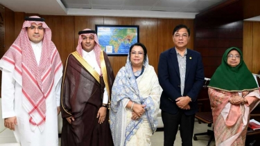 বাংলাদেশি হাজিদের খরচ কমাতে সৌদি আরবের সহযোগিতা চাইলেন বিমানমন্ত্রী