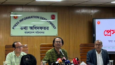শেখ হাসিনাকে দেশে ফিরিয়ে এনে বিচার নিশ্চিত করতে চায় সরকার : তথ্য উপদেষ্টা