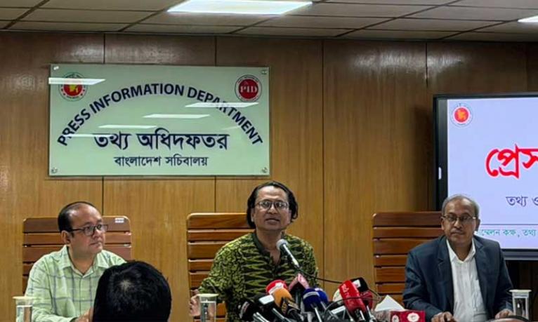 শেখ হাসিনাকে দেশে ফিরিয়ে এনে বিচার নিশ্চিত করতে চায় সরকার : তথ্য উপদেষ্টা
