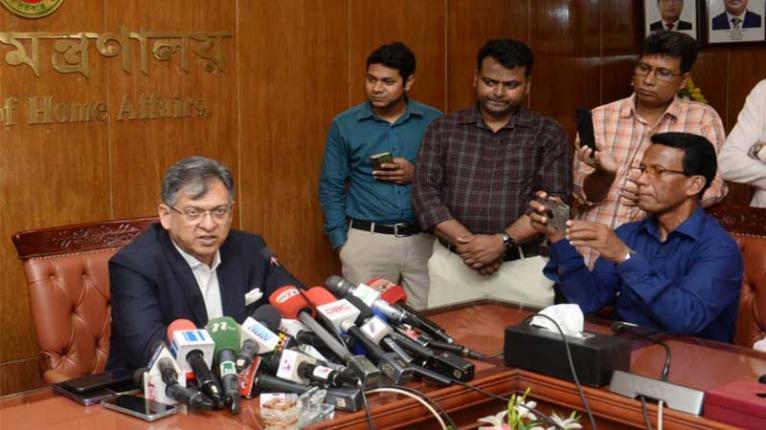 সন্দেহভাজনদের দ্রুত ফেরত চায় ঢাকা: আরব আমিরাত ও ভারতের অপেক্ষায় স্বরাষ্ট্রমন্ত্রী