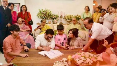 বিয়ের আসরে পাশেই ছিলেন আমিরের ৩ সন্তান ও গৌরীর পুত্র