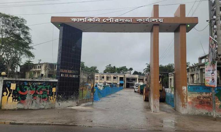  কালকিনি পৌরসভায় ৮মাস ধরে সুপেয় পানির তীব্র সংকট, চরম দুর্ভোগে হাজারো মানুষ