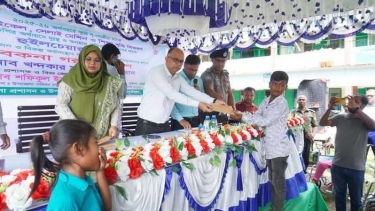 পূর্বধলায় জেলা প্রশাসকের সরকারি দফতর পরিদর্শন ও মতবিনিময়