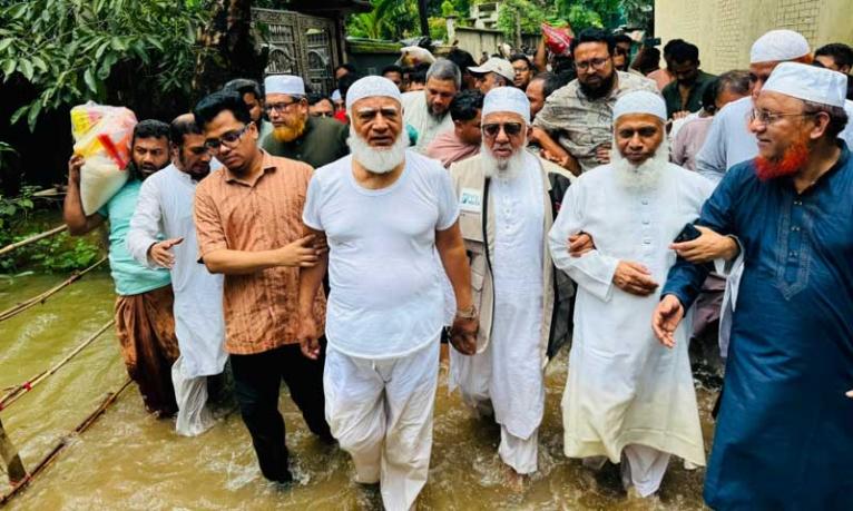চট্টগ্রামে বন্যাদুর্গত এলাকা পরিদর্শনে বিরোধীদলীয় নেতা