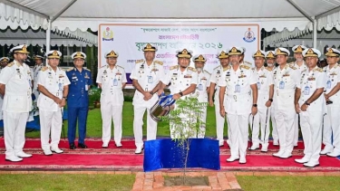 নৌবাহিনীর বৃক্ষরোপণ অভিযান উদ্বোধন করলেন নৌ প্রধান