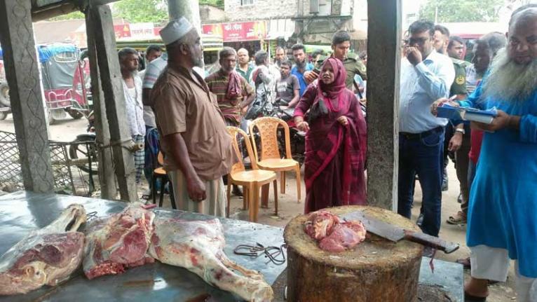 মধুখালীতে পচাঁ মাংস বিক্রির অভিযোগে ভ্রাম্যমাণ আদালতের অভিযান,ব্যবসায়ীকে জরিমানা