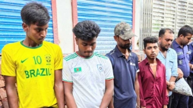 ফতুল্লায় যৌথ মাদকবিরোধী অভিযানে ৫ জন আটক