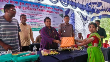 সরিষাবাড়ীতে প্রান্তিক ৩০২জন শিশুর মাঝে উপহার সামগ্রী ও গাছের চারা বিতরণ।