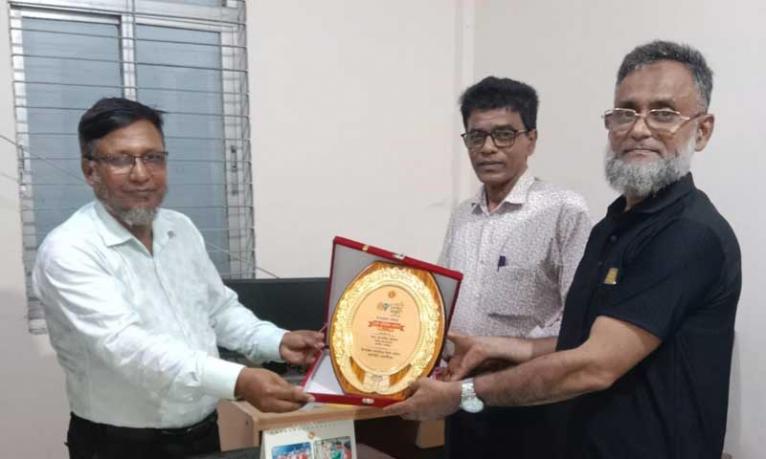 কালকিনিতে মাধ্যমিক পর্যায়ে শ্রেষ্ঠ প্রধান শিক্ষক নির্বাচিত হলেন আতাউর রহমান