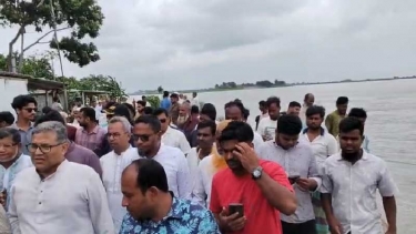 পদ্মা ওআড়িয়াল খাঁ নদের ভাঙ্গন কবলিত এলাকা পরিদর্শন করেন এমপি শহিদুল ইসলাম বাবুল