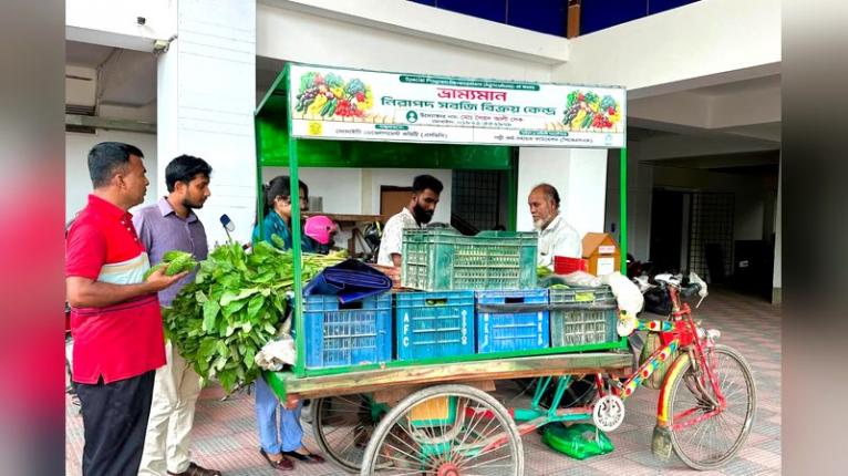 ফরিদপুরে নিরাপদ সবজি বিক্রয় কেন্দ্র চালু করছে এসডিসি