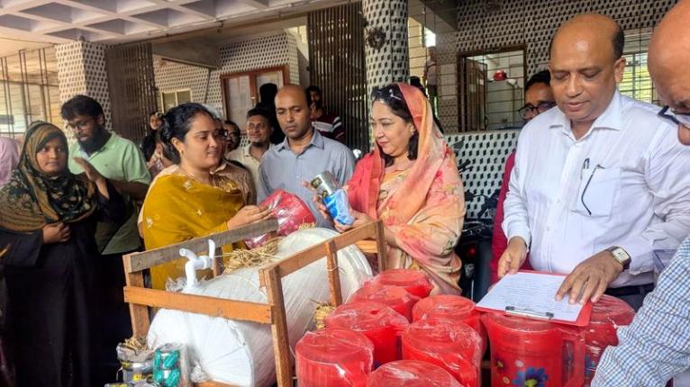 ফরিদপুর পৌরসভায় দরিদ্রদের মাঝে ক্ষুদ্রঋণ ও বিদ্যালয়ে পানির উপকরণ বিতরণ করলেন এমপি নায়াব ইউসুফ