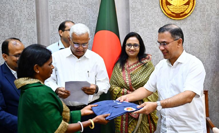 সমাজের সবাই এগিয়ে এলে অনেক বড় সমস্যার সমাধান করা সম্ভব : প্রধানমন্ত্রী