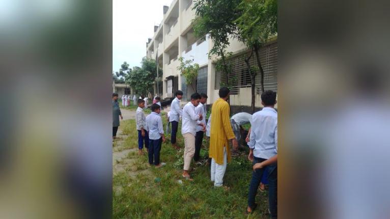 নারায়ণগঞ্জে বিভিন্ন স্কুলে ইউএনও’র নেতৃত্বে সাপ্তাহিক পরিচ্ছন্নতা অভিযান পরিচালনা