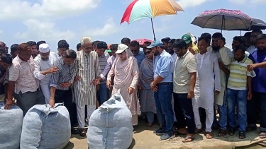 ফরিদপুরে পদ্মার ভাঙন রোধে ট্রাম্পিং কাজের উদ্বোধন এমপি চৌধুরী নায়াব ইউসুফের