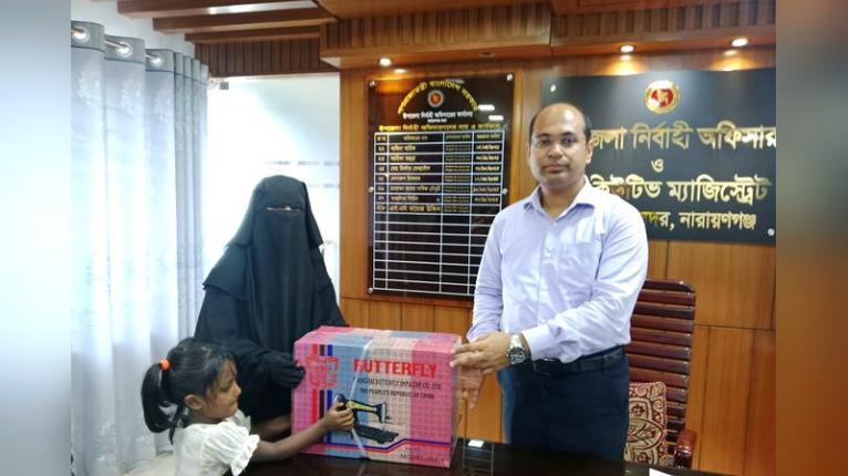 অসহায় স্বপ্নার পাশে দাঁড়ালেন নারায়ণগঞ্জ সদরের ইউএনও এস এম ফয়েজ উদ্দিন