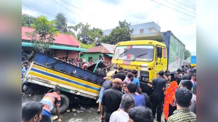 জামালপুরে মিনি ট্রাক ও কাভার্ড ভ্যানের মুখোমুখি সংঘর্ষ, আহত ৩