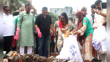 আদি বুড়িগঙ্গা চ্যানেল পরিচ্ছন্নতায় প্রতিমন্ত্রী শাহ আলম ও ডিসি ফরিদা