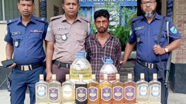 সালথায় ২০ লিটার দেশি মদ উদ্ধার, কারবারি গ্রেপ্তার