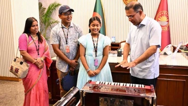 প্রধানমন্ত্রীর সঙ্গে দেখা করে স্বপ্নপূরণ অনুশ্রীর, মিলল হারমোনিয়াম উপহার