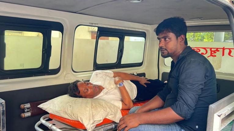 নগরকান্দায় পৌর কর্মকর্তার কক্ষে ঠিকাদারকে মারধরের অভিযোগ