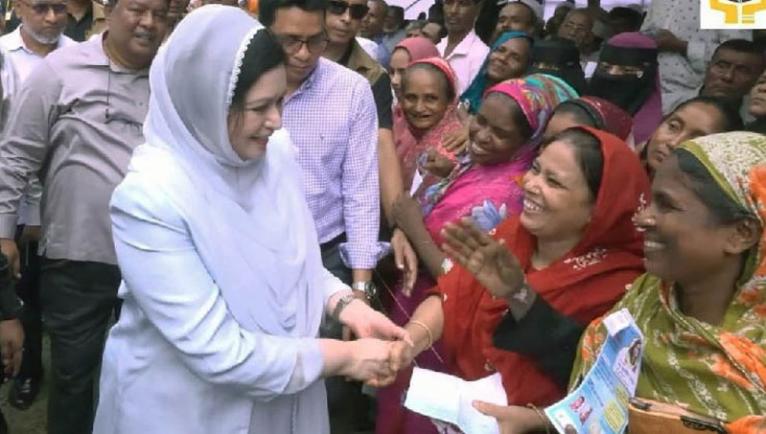 ছানি অপারেশন ক্যাম্প পরিদর্শন করেছেন ডা. জুবাইদা রহমান