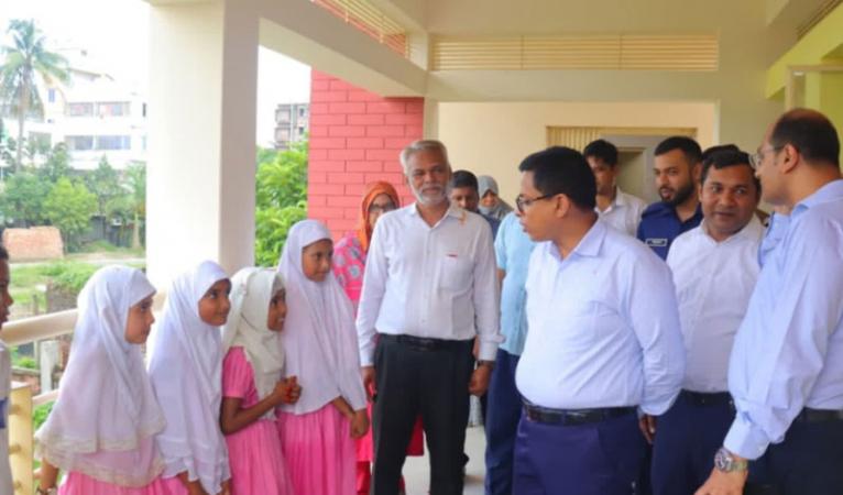 সরকারি দপ্তর ও শিক্ষা প্রতিষ্ঠান পরিদর্শনে জেলা প্রশাসক