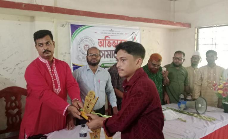 সাফল্যের মঞ্চে কৃতি শিক্ষার্থী, আগামী দিনের স্বপ্নে অভিভাবকদের অঙ্গীকার