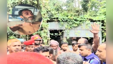 নগরকান্দায় পাগলের তুলকালাম কান্ড - উদ্ধারে পুলিশ ও ফায়ার সার্ভিস