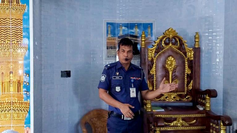 জুমার নামাজের আগে জঙ্গিবাদ, মাদক ও দাঙ্গা প্রতিরোধে ওসির সচেতনতামূলক বক্তব্য