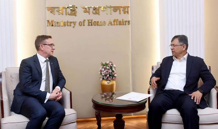 স্বরাষ্ট্রমন্ত্রীর সাথে অস্ট্রেলিয়ার নাগরিকত্ব, কাস্টম ও বহুসংস্কৃতি বিষয়ক সহকারী মন্ত্রীর সাক্ষাৎ