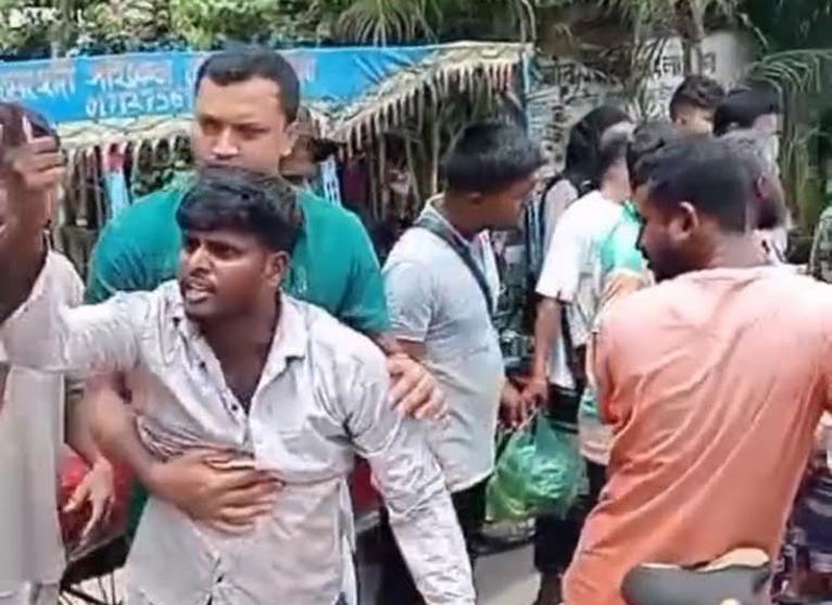 ভাঙ্গায় এক নারীকে নিয়ে দুই ভাইয়ের তুলকালাম কাণ্ড, থানায় টানাটানি-হাতাহাতি; আহত ৫