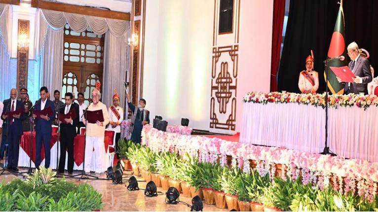 রাষ্ট্রপতি মির্জা ফখরুলের হাতে শপথ নিলেন নতুন চার মন্ত্রী ও দুই প্রতিমন্ত্রী