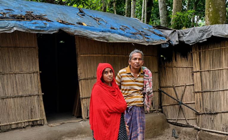 ঝুপড়ি ঘরে এক যুগ, সরকারি একটি ঘরের অপেক্ষায় খগেন মন্ডল