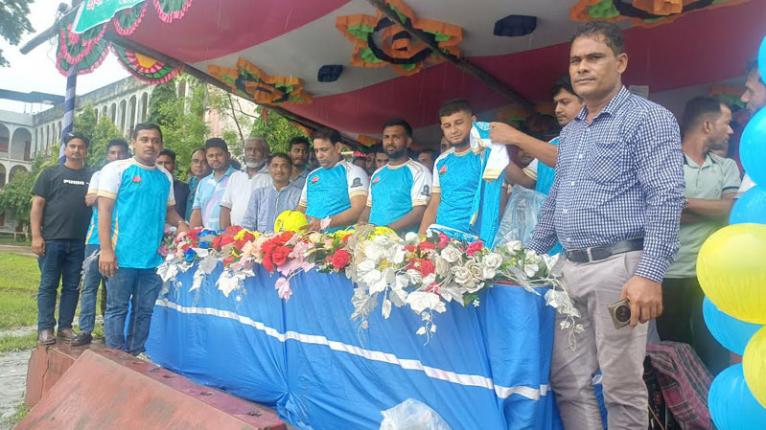 প্রধানমন্ত্রীর দিকনির্দেশনায় মাদারীপুরের খেলার মাঠগুলো খেলাধুলার উপযোগী করা হবে:খোকন তালুকদার