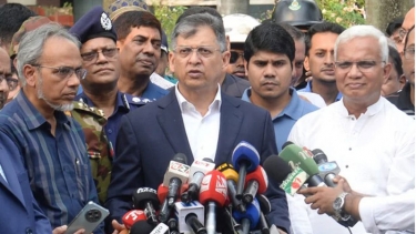 সন্ত্রাসী ও চাঁদাবাজদের ধরতে আইনশৃঙ্খলা বাহিনীকে কঠোর নির্দেশ স্বরাষ্ট্রমন্ত্রীর