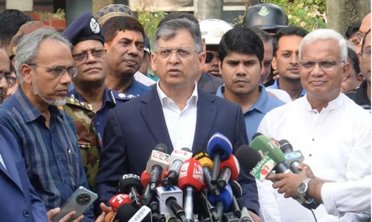 সন্ত্রাসী ও চাঁদাবাজদের ধরতে আইনশৃঙ্খলা বাহিনীকে কঠোর নির্দেশ স্বরাষ্ট্রমন্ত্রীর