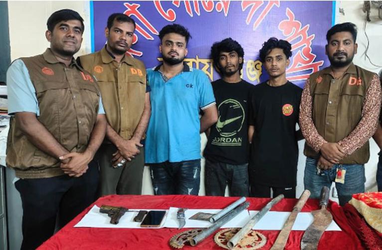 বিদেশি পিস্তল-গুলিসহ ‘মানিক গ্রুপের’ ৩ সদস্য গ্রেপ্তার