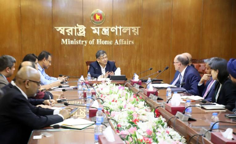 বাংলাদেশে বিনিয়োগ বাড়াতে মার্কিন ব্যবসায়ীদের প্রতি স্বরাষ্ট্রমন্ত্রীর আহ্বান